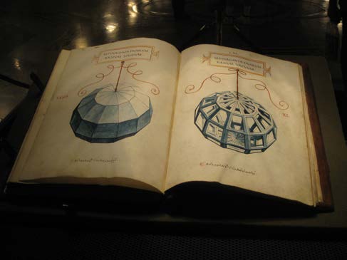 Below: From the book ‘De Divina Proportione’ (About the divine proportions [the golden ratio]) by Luca Pacioli 1509. The book was illustrated by Leonardo da Vinci. On the left you can see space, and on the right, counter