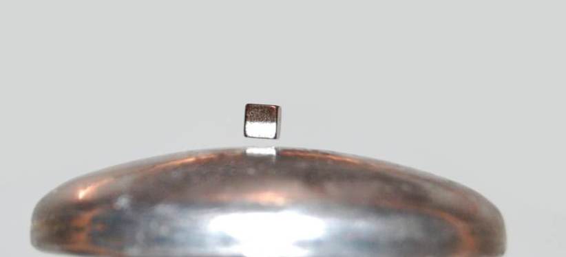Below: On left, using my ‘programmed’ bismuth disk. Single disk levitation of 3mm N45 cube neodymium with 1” cube N50 5 inches above. On right identical setup using standard bismuth ‘non-programmed’ disk with same lifter
